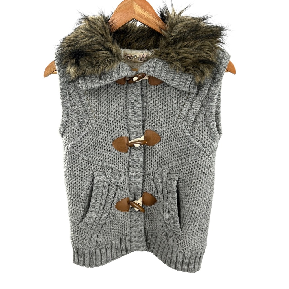 Pink Republic Faux Fur Hooded Sweater Vest Gray Toggle Button Pocket  Cozy Knit‎